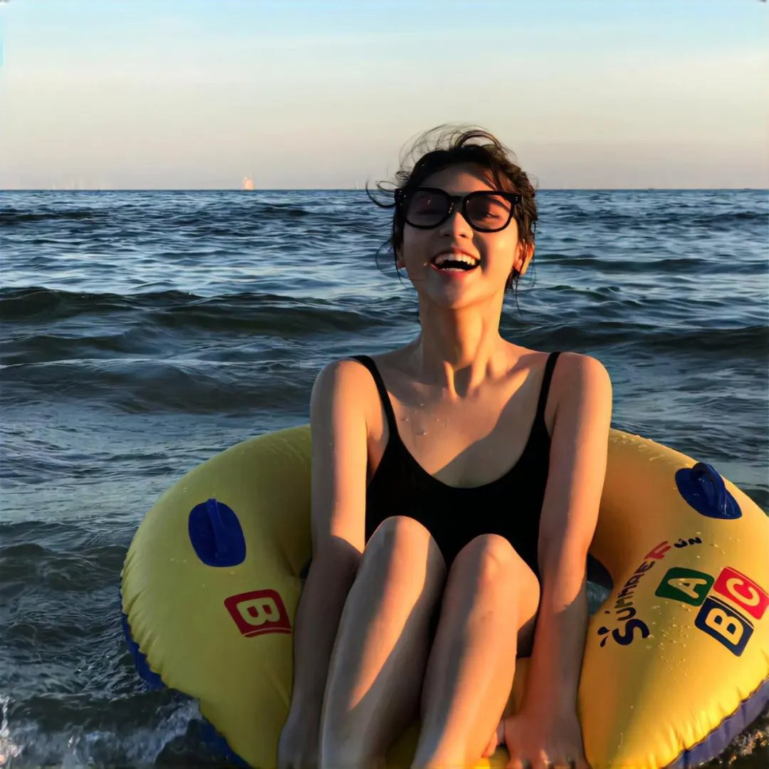 穿白丝绸的女人